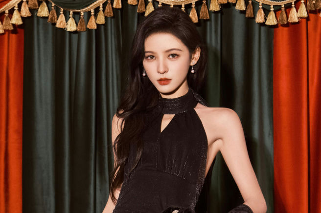 Zhang Yuxi prettier than AIwoman' 'portrait' 'dress' 'curtains.