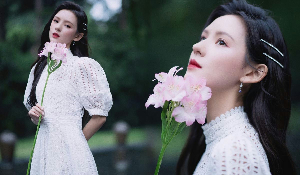 Zhang Yuxi prettier than AIwoman' 'dress' 'flowers' 'portrait.