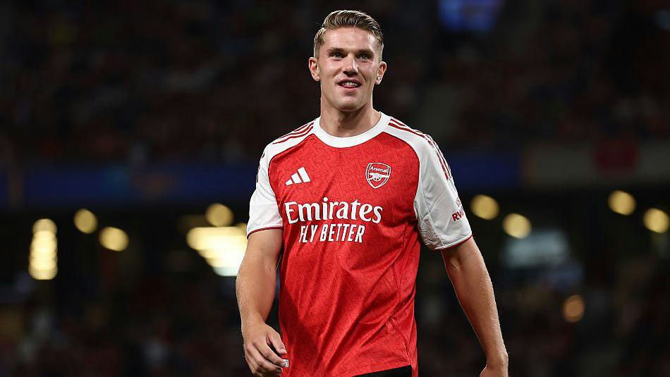 Gyokeres Arsenal shirt recordsoccer' 'player' 'uniform' 'red' 'white.