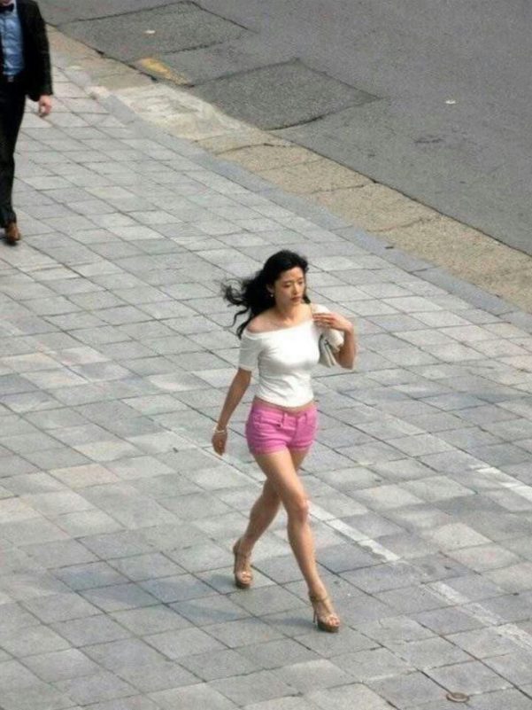 Y2K fashion Jeon Ji Hyun Angelababywoman' 'street' 'pinkshorts' 'walking.
