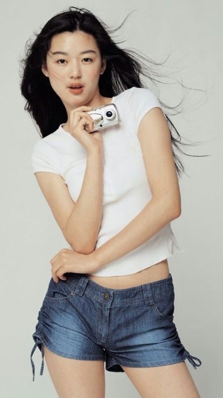 Y2K fashion Jeon Ji Hyun Angelababywoman' 'camera' 'shorts' 'casual.