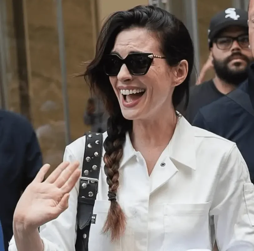Anne Hathaway The Devil Wears Prada 2' 'nne' 'athaway' '' 'raided' 'air' '' 'unglasses' '' 'hite' 'hirt.