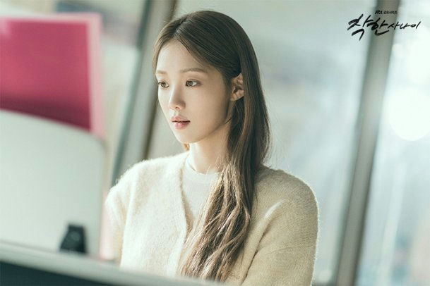Lee Sung-kyung The Nice Guywoman' 'sweater' 'brown' 'air' 'indoors.