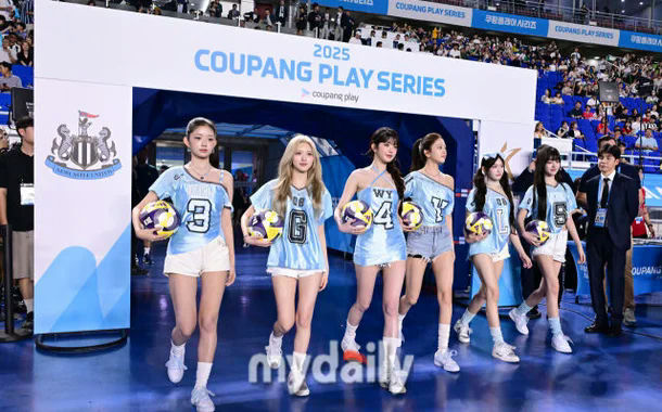 Jang Wonyoung kickoff outfitcheerleaders' 'volleyball' 'stadium' '' 'oupang.