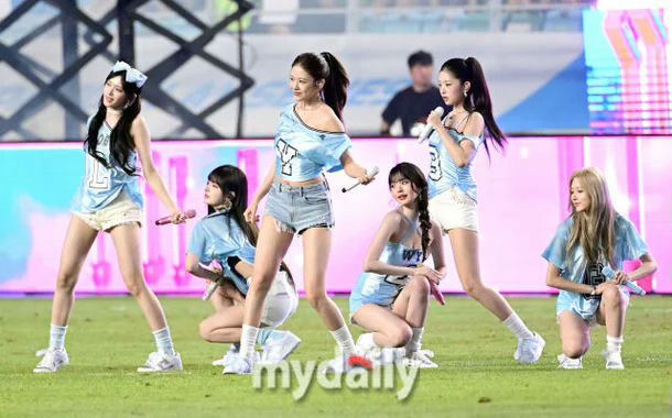Jang Wonyoung kickoff outfitgroup' 'performance' 'stage' 'outfit.