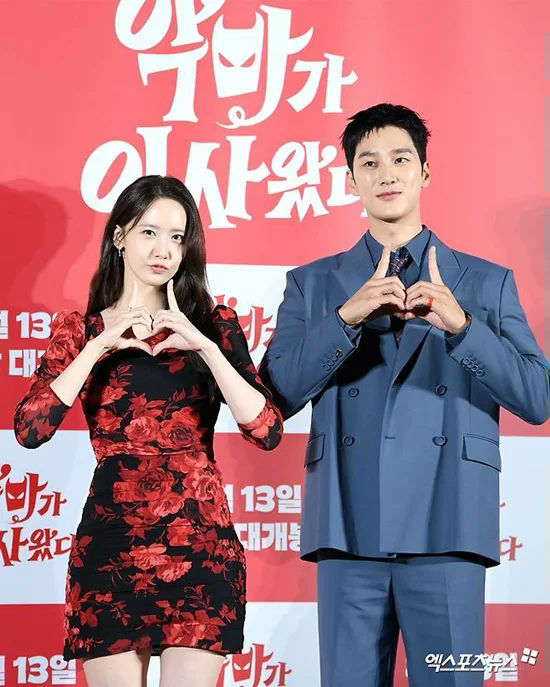 Ahn Bo-hyun military confession Girls' Generationred' 'carpet' 'couple' 'pose' 'formal.