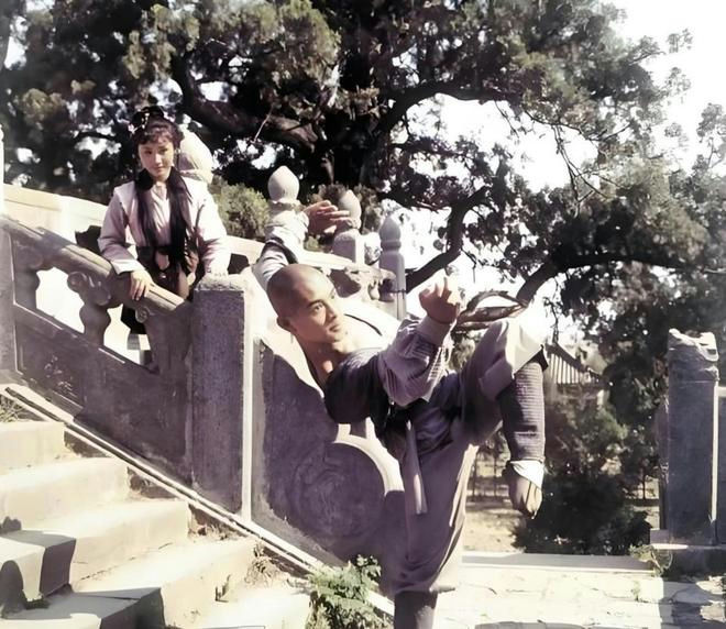 Jet Li Shaolin Temple truthmartial' 'arts' 'staircase' 'woman' 'athlete.