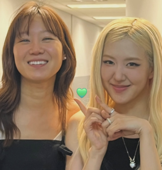 Gong Hyo Jin Rosé New Yorkpeople' 'two' 'smile' 'blonde' 'indoors.
