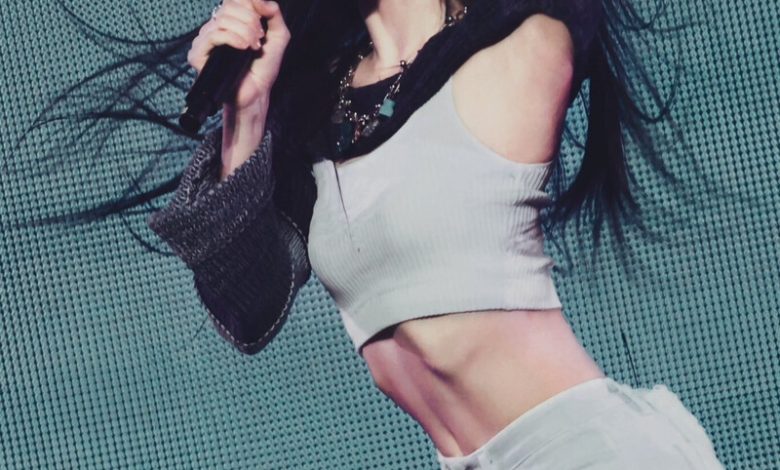 LE SSERAFIM Kazuha Bae Suzy comparisonsinger' 'microphone' 'midriff' 'performance.
