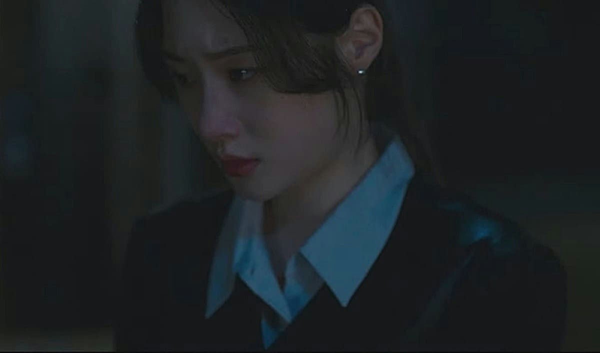 JTBC Beyond the Bar K-drama premiereperson' 'sad' 'shirt' 'jacket' 'earring.