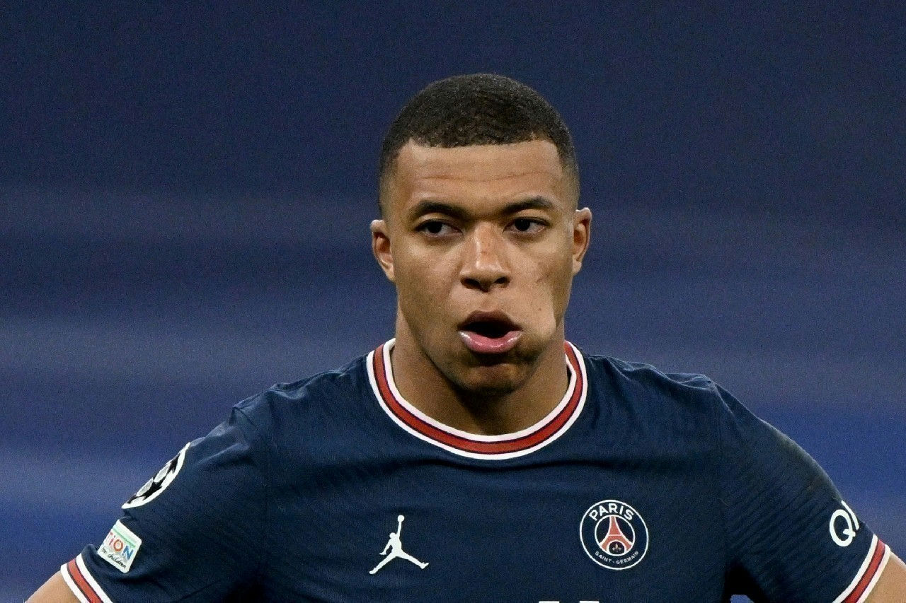 Mbappe defends Hakimi rape allegationsman' 'soccer' 'athlete' 'jersey' 'football.