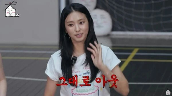 Bora SBS show cutwoman' 'indoor' 't' 'shirt' 'hand' '' 'orean.