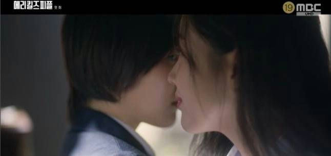 Lee Bo-young Mary Kills People premierepeople' 'kissing' 'romance' 'love' 'passion.