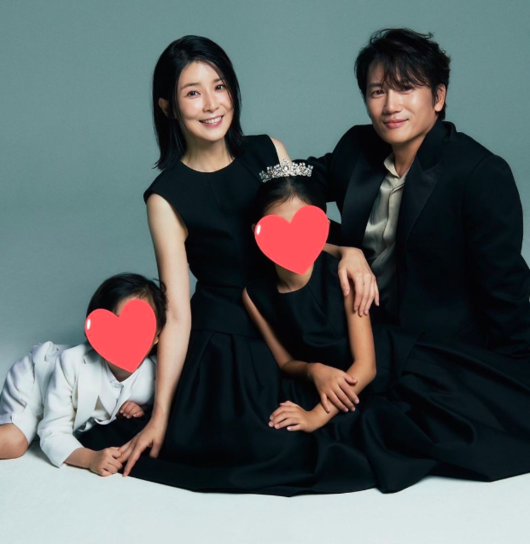 Lee Bo-young children acting debutfamily' '' '' 'formalwear' 'studio' 'black.