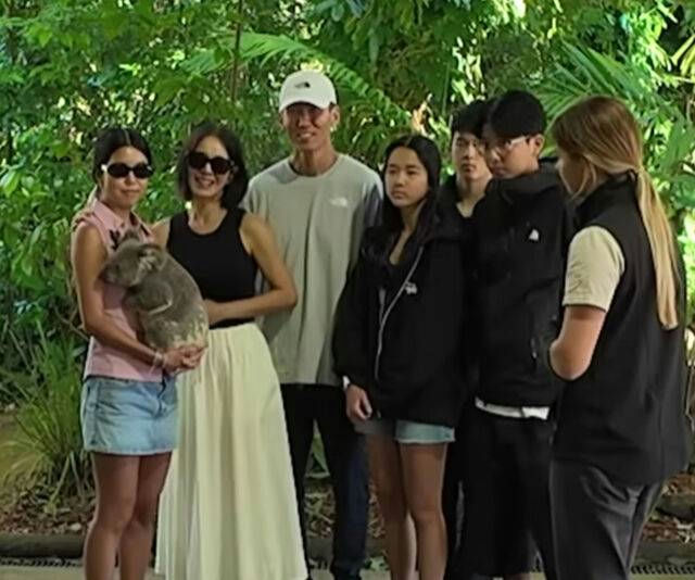 Sean Jung Hye-young children Australiagroup' '' 'koala' '' 'trees' '' 'jackets' '' 'family.