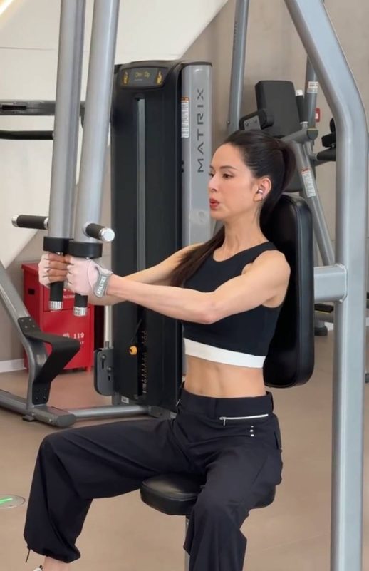 Carman Lee 58 years old fit bodywoman' 'gym' 'exercise' 'machine.