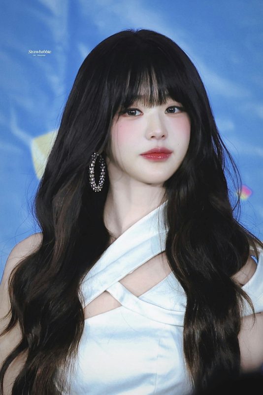 Jang Wonyoung mic drop viral KCONpeople' '' '' 'woman' 'earring' 'bangs' 'white' 'dress.
