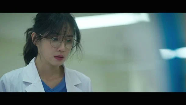 Mary Kills People episode 2 recappeople' 'woman' 'doctor' 'glasses' 'labcoat.