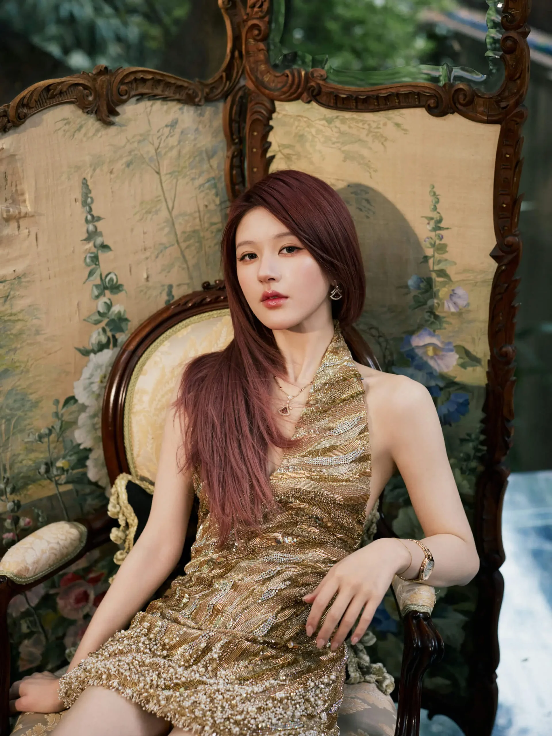 Zhao Lusi contract disputepeople' 'woman' 'dress' 'vintage' 'jewelry.