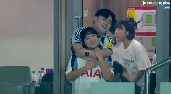 Lee Soo-ji Coldplay cam parodypeople' 'affection' 'soccer' 'stadium' 'cheering.