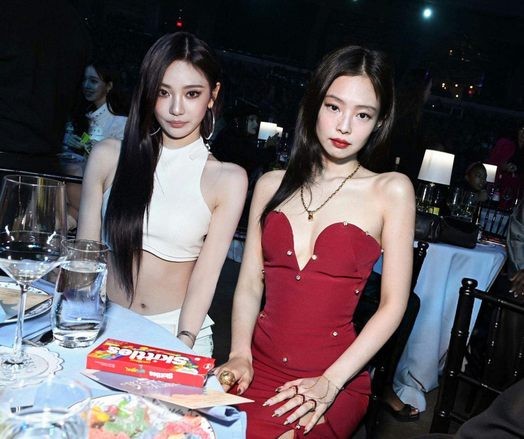Jennie K-pop influencepeople' 'table' '' 'kittles' 'dress' 'jewelry.