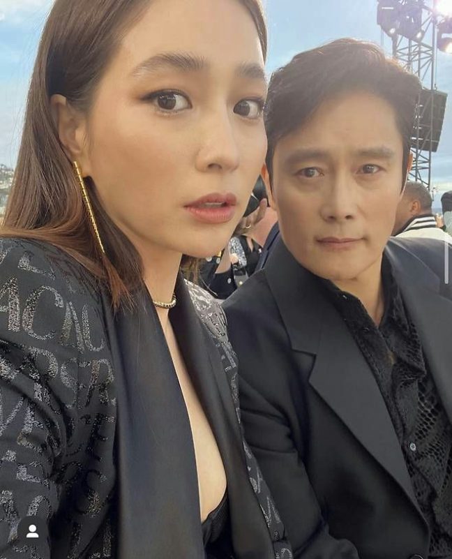 Lee Min-jung cucumber phobia Lee Byung-huntwo' 'selfie' 'suits' 'formal' 'outdoor.