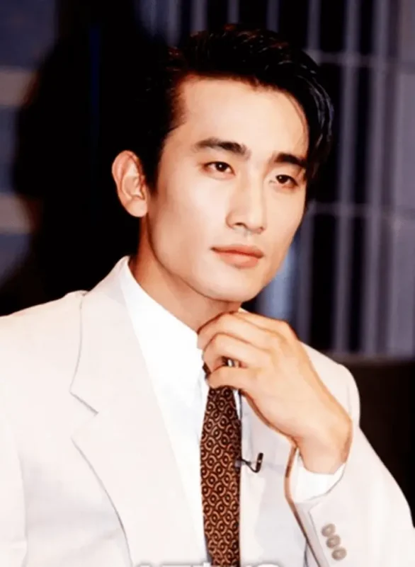 Cha In Pyo inheritance rumorperson' 'white' 'suit' 'tie' 'dark' 'hair' 'elegant.
