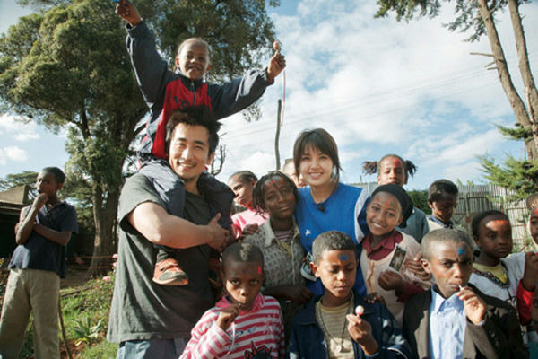 Cha In Pyo inheritance rumorpeople' 'smiling' 'volunteers' 'outdoors' 'children.