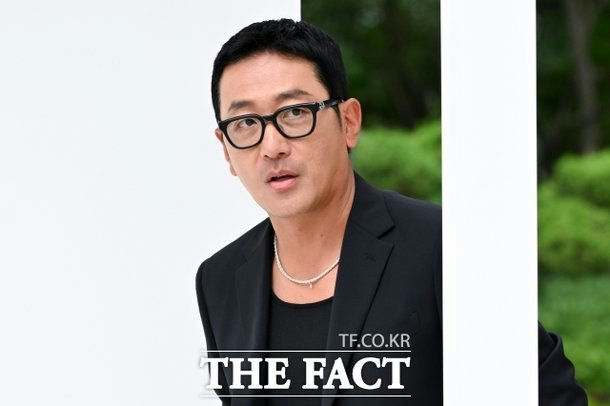 Ha Jung-woo inappropriate commentman' 'glasses' 'blazer' 'necklace' 'asian.