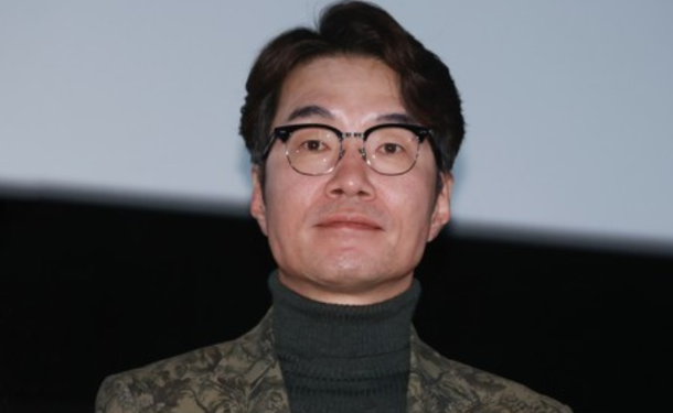 Song Young-kyu found deadperson' 'man' 'glasses' 'turtleneck' 'blazer.