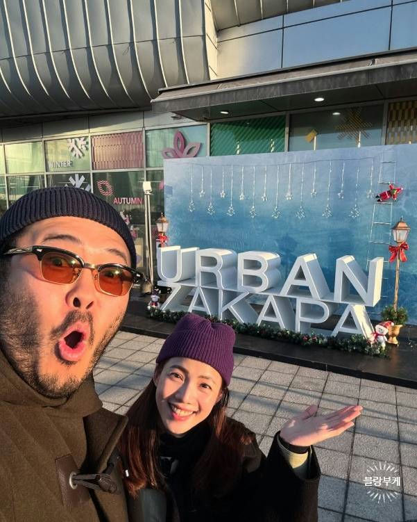Kim Ki-bang billionaire wifetwo' 'beanies' 'urban' 'building' 'smiling' 'selfie.