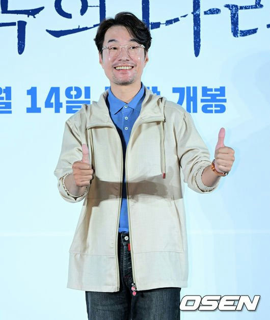 Song Young-kyu separation business hardshipperson' 'thumbs' 'up' 'glasses' 'smiling' '' '.