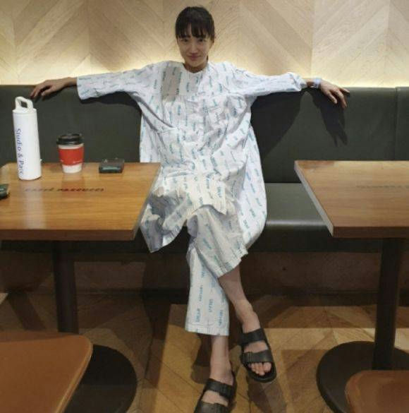Jung Yoon-ha cancer storyperson' 'sitting' 'gown' 'sandals' 'table' '.