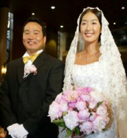 Hong Jin Kyung chaebol marriagecouple' '' '' 'wedding' '' '' 'tuxedo' '' '' 'bouquet' '' '.