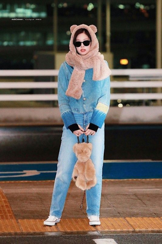 V teddy bear tote Jennieperson' '' 'ennie' '' 'im' 'hoodie' 'sunglasses' 'bear.