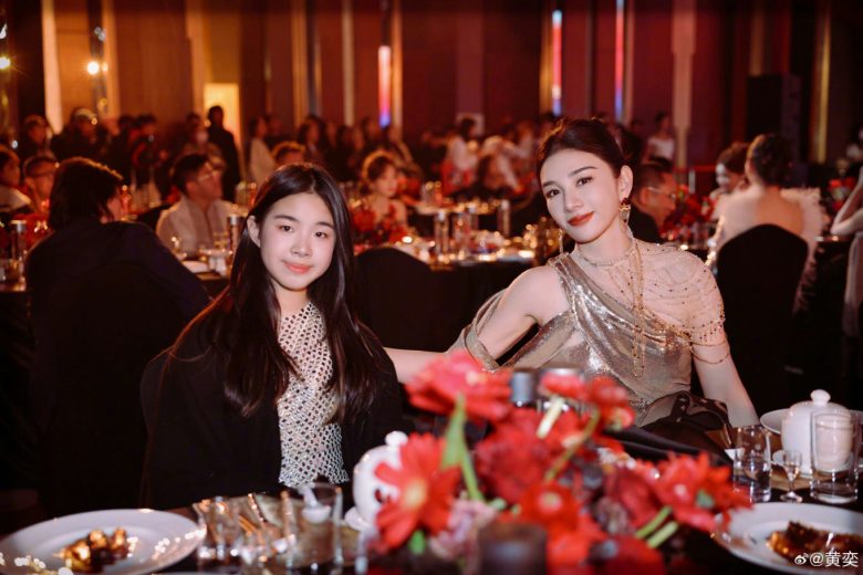 Huang Yi daughter SM Entertainmenttwo' 'table' 'formalwear' 'flowers' 'event' '.