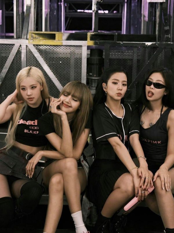BLACKPINK Paris concert controversygroup' '' '' 'blackpink' '' '' 'pose' '' '' 'sitting' '' '.