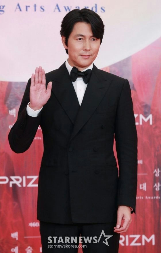 Jung Woo-sung marriageperson' '' 'sian' 'tuxedo' 'waving' 'redcarpet.
