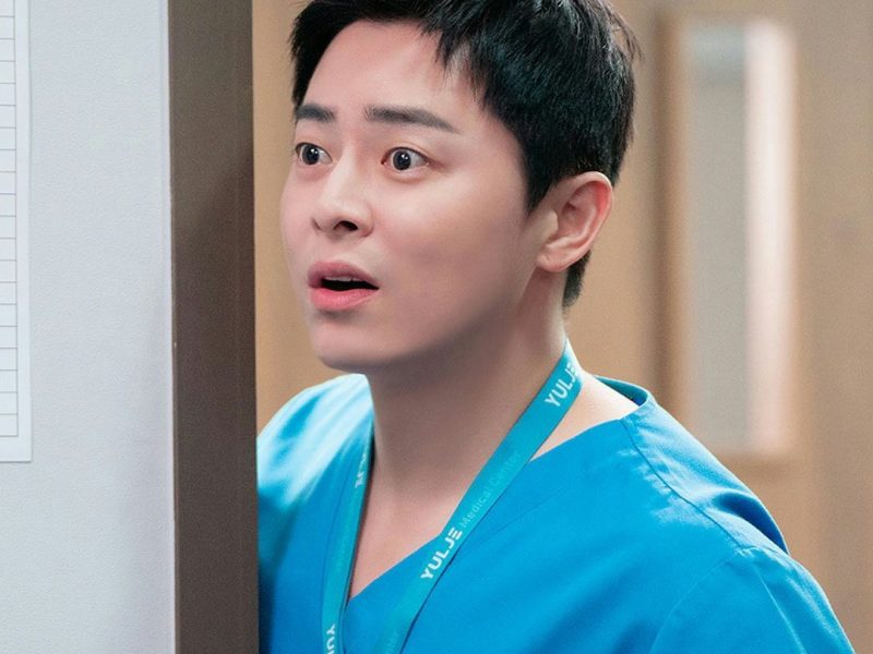 Jo Jung-suk Lee Sun-kyun Song Young-kyuperson' 'surprised' 'hospital' 'uniform' 'eyes.