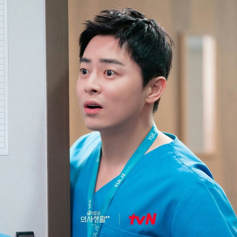 Jo Jung-suk Lee Sun-kyun Song Young-kyuperson' 'surprised' 'hospital' 'uniform' 'eyes.