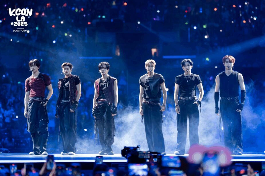 RIIZEpeople' '' '' '' '' '' 'stage' 'concert' 'performers.