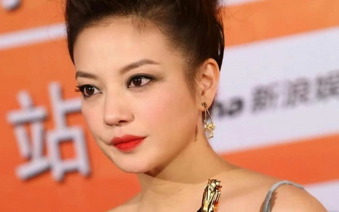 Zhao Wei vs Fan Bingbingwoman' '' '' 'portrait' '' '' 'makeup' '' '' 'jewelry' '' '.