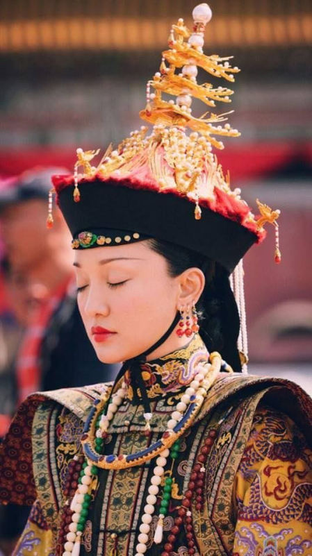 Chinese historical drama costume designperson' '' 'sian' 'traditionalclothing' 'headdress' 'ornate.