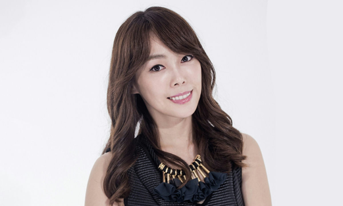 Lee Min deathpeople' 'woman' 'smile' 'hair' 'necklace.