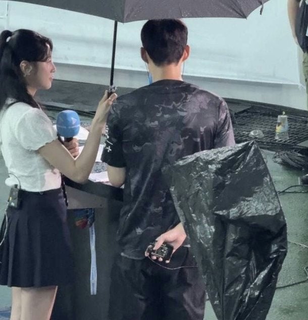 Son Heung-min umbrella controversypeople' '' 'mbrella' '' 'icrophone' '' 'n' 'location' '' 'amera.