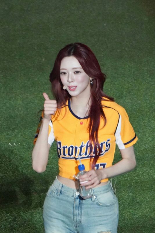 Yuna ITZY body controversywoman' 'thumbsup' 'baseballjersey' 'waterbottle' 'cheerleader.