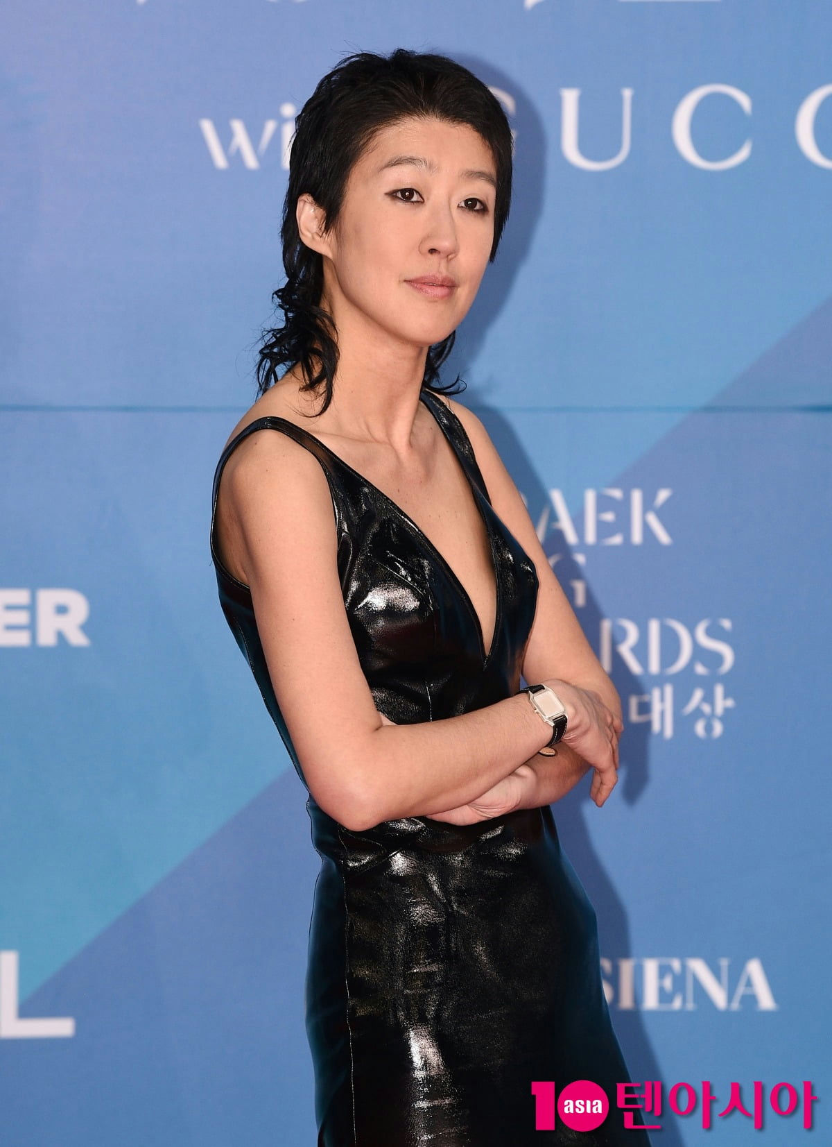 Hong Jin-kyung divorcewoman' 'dress' 'black' 'watch' 'confidence.