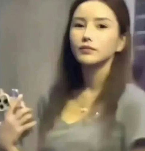 Feng Shaofeng scandalwoman' '' '' 'indoors' 'necklace' 'blurry' '' '.