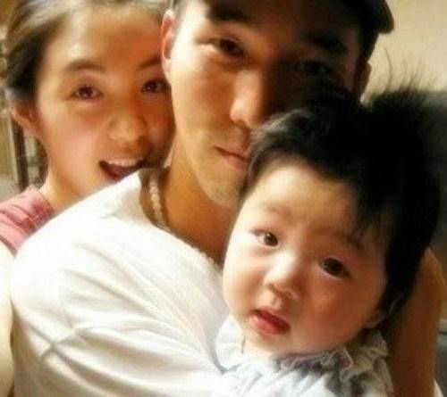 Lee Yo-won marriage and children' '' 'family' 'affection' 'candid' 'indoor.