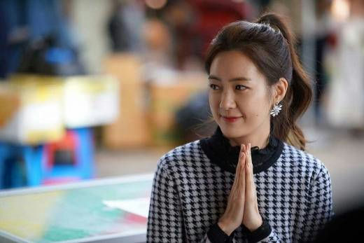 Lee Yo-won marriage and childrenwoman' 'praying' 'earrings' 'houndstooth' 'sweater.